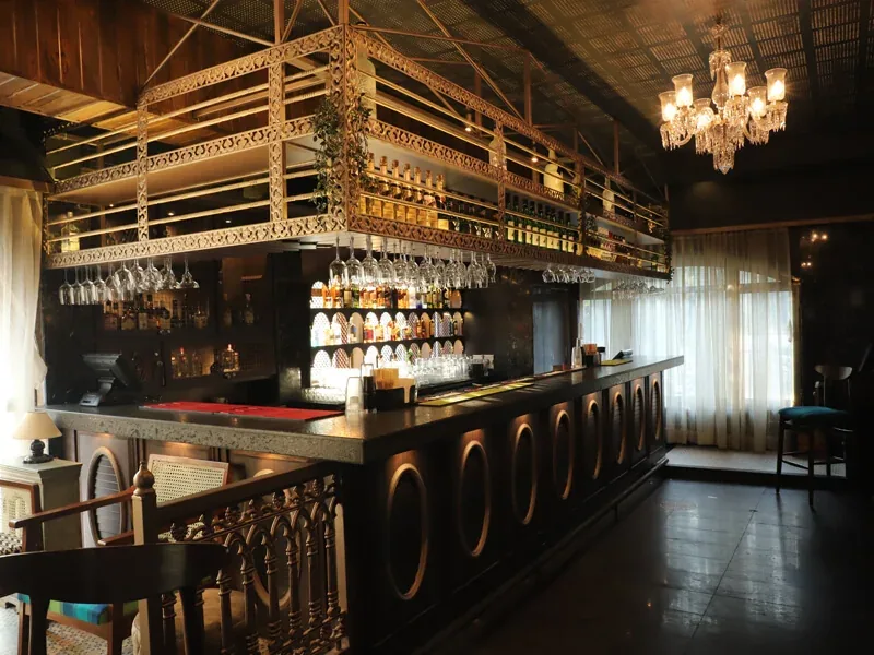 Mitron Bar & Cafe, Bandra