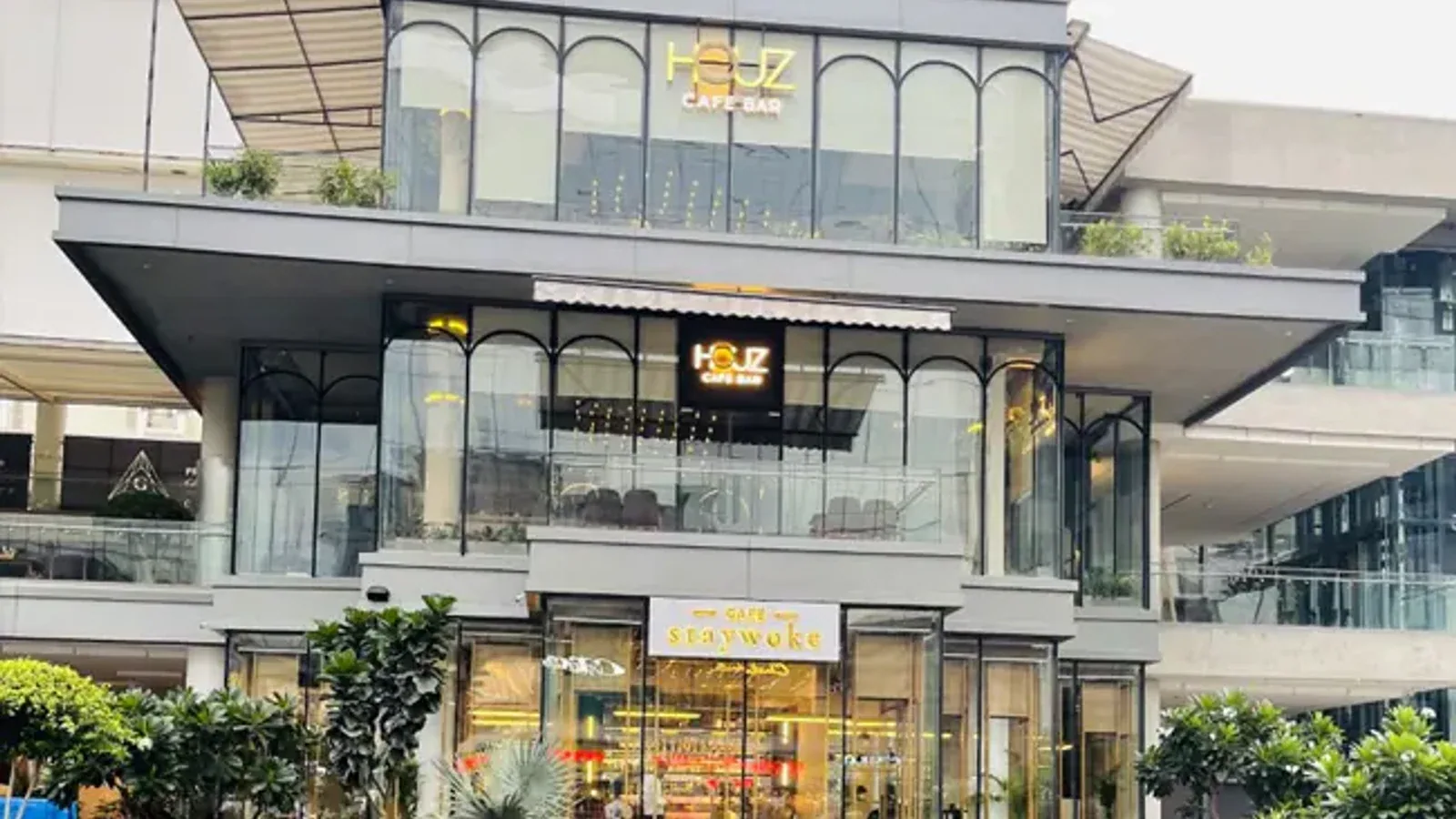Houz Cafe & Bar